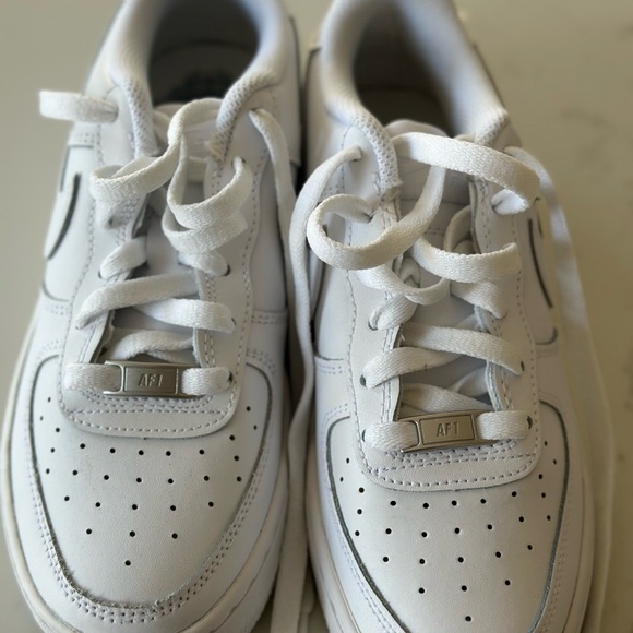 White Nike Air Force sneakers. - Picture 5 of 5